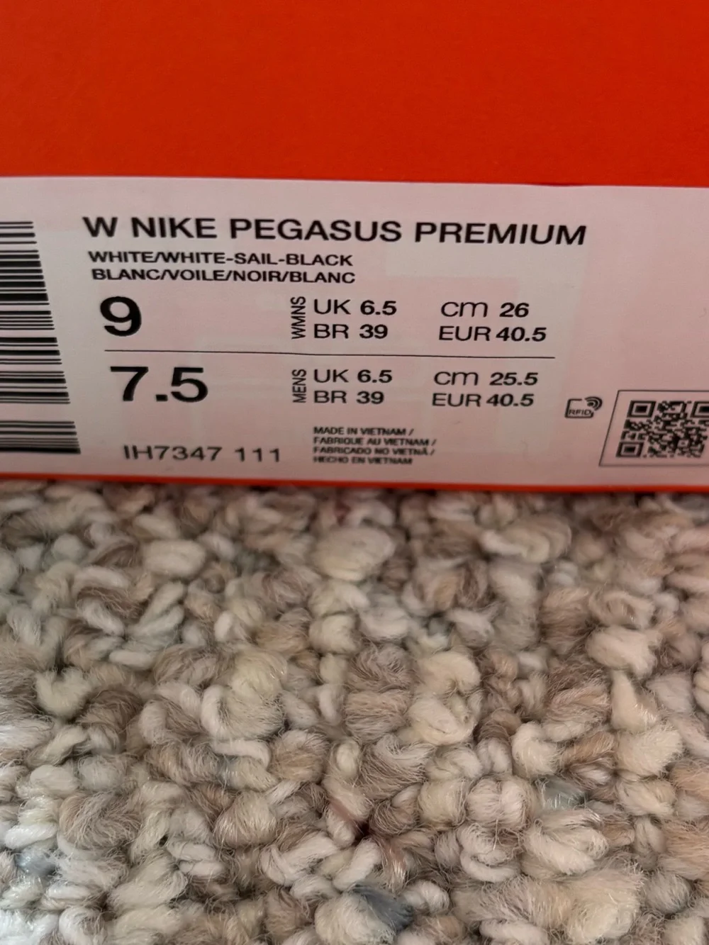 Nike Womens premium Pegasus Air Sneakers - worn 1 time for 1 hour